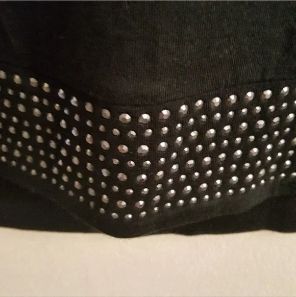 ROSE AND OLIVE Hi/Lo Pullover Top with Studded Hem and Sleeve Cuffs sz S - Picture 4 of 7